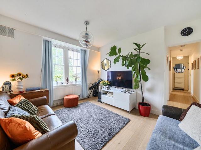 Flat for sale in Barnsbury, Greater London