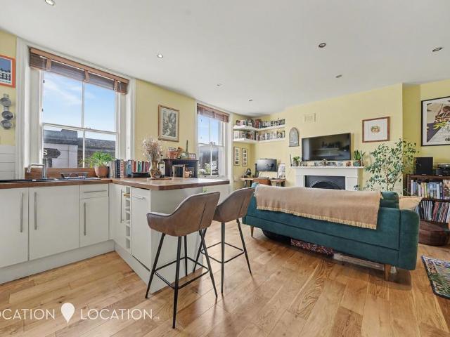 Flat for sale in West Hackney, Greater London