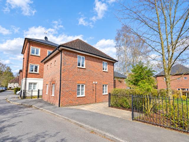 Flat for sale in Sleepers' Hill, Winchester