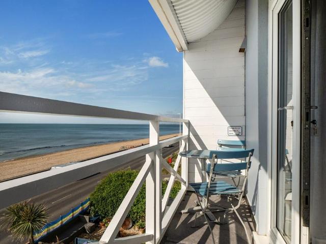 Flat for sale in Golden Valley, Folkestone