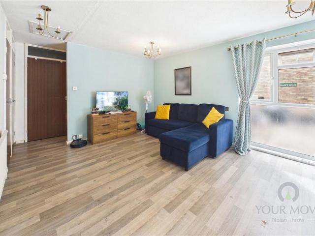 Flat for sale in Phippsville, Northampton