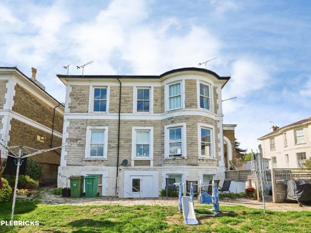 Flat for sale in Oakfield, Ryde