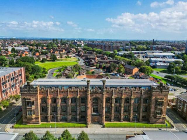 Flat for sale in Islington, Calderstones