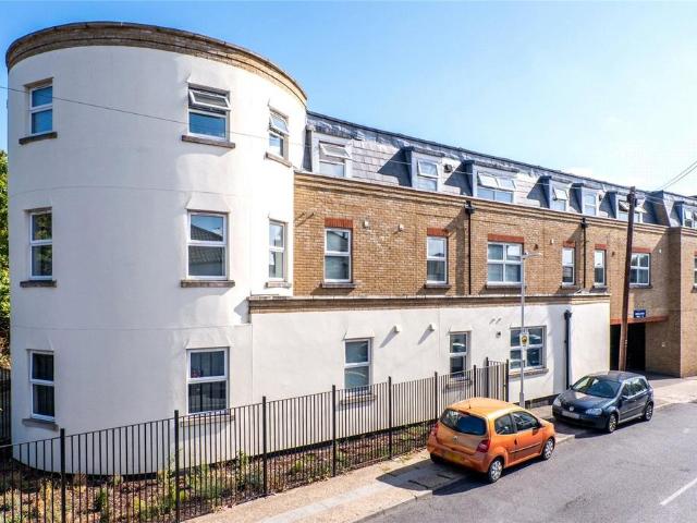 Flat for sale in Hamerton, Kent