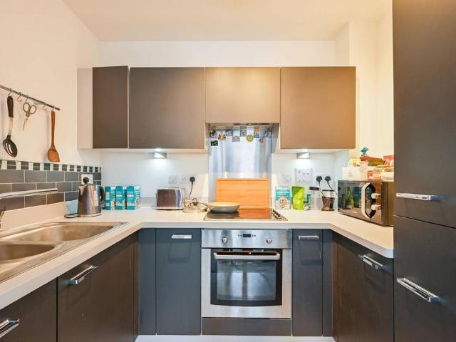 Flat for sale in Bromley-by-Bow, Poplar Grove