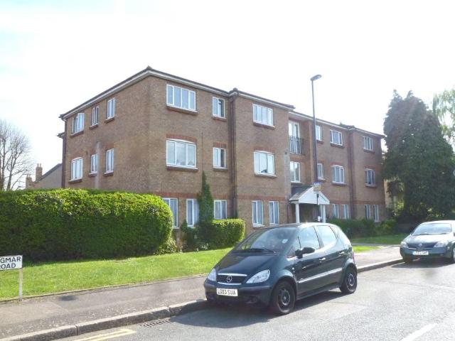 Flat for sale in London Borough of Croydon, Selhurst
