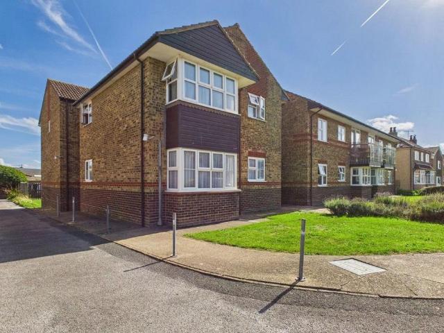 Flat for sale in Fishersgate, West Sussex