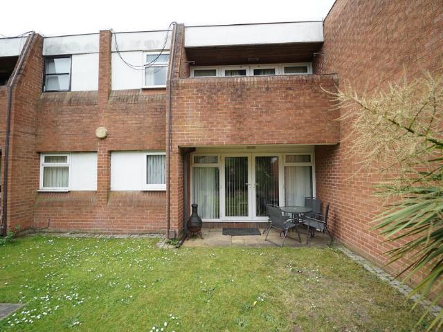 Flat for sale in Elmfield, Leicestershire