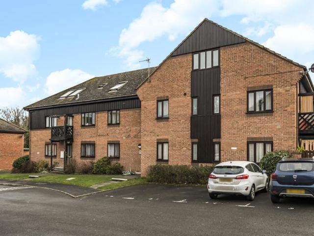 Flat for sale in Berrick Salome, Oxfordshire