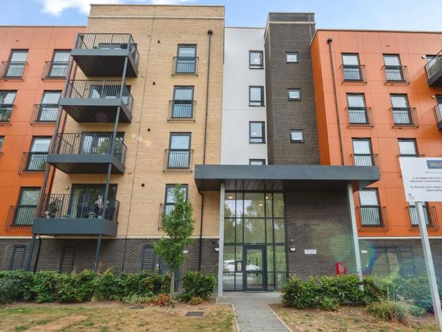 Flat for sale in Worcester Park Estate, Monks Orchard