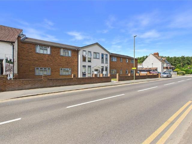 Flat for sale in Mindenhurst, Surrey Heath