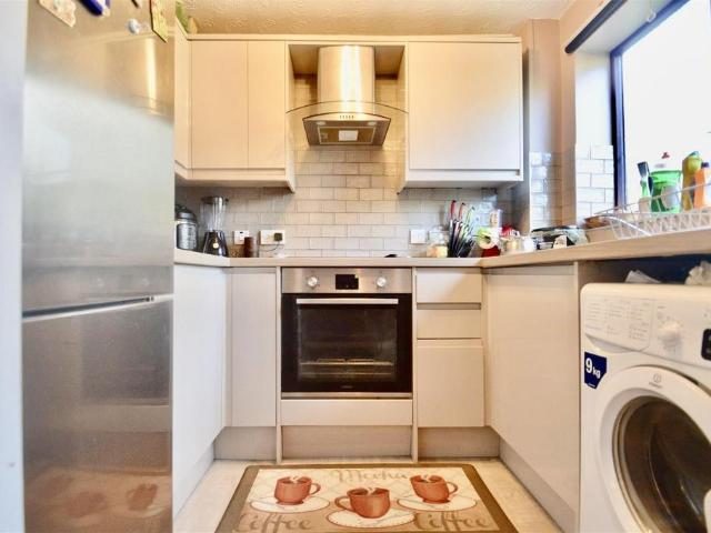 Flat for sale in Worcester Park Estate, Monks Orchard