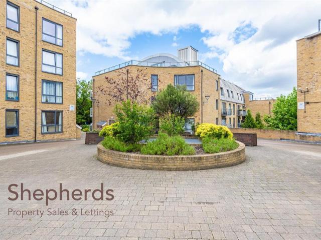 Flat for sale in Hertford, Colliers End