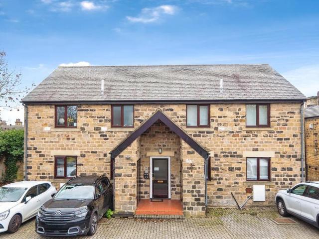 Flat for sale in Pudsey, West Yorkshire