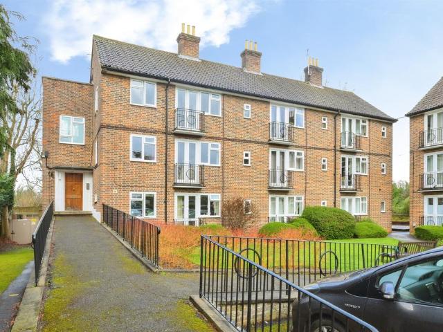 Flat for sale in Hertford, Colliers End
