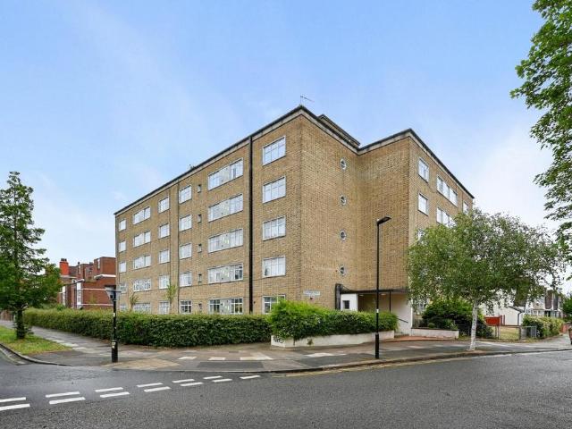 Flat for sale in London Borough of Ealing, Greater London