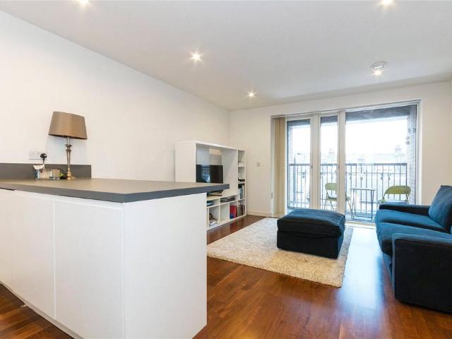 Flat for sale in Battersea, Greater London