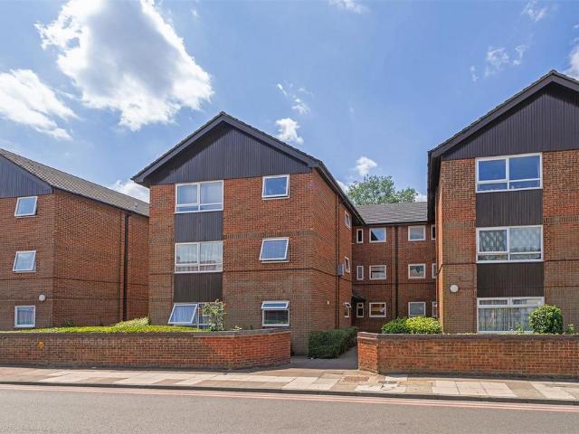 Flat for sale in Swanley, The Butts