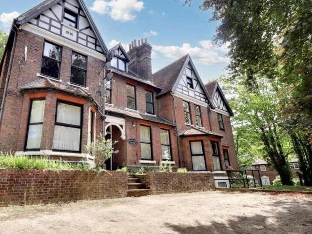 Flat for sale in Spring Park, Luton