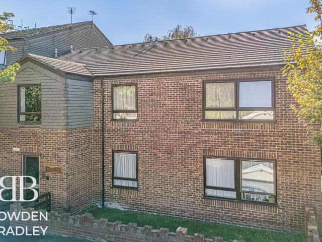 Flat for sale in London Borough of Redbridge, Greater London