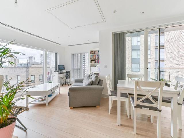 Flat for sale in London Borough of Croydon, Selhurst
