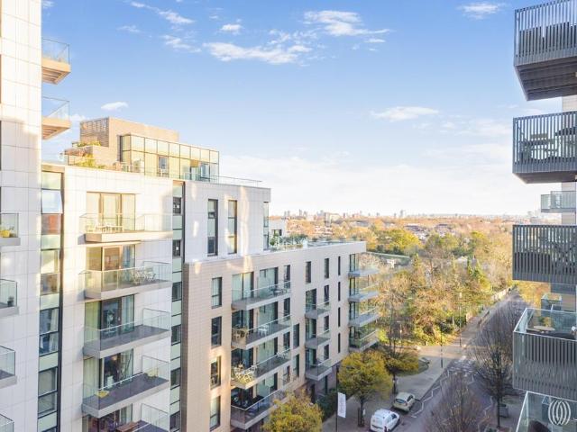 Flat for sale in Woodberry Down, Stamford Hill