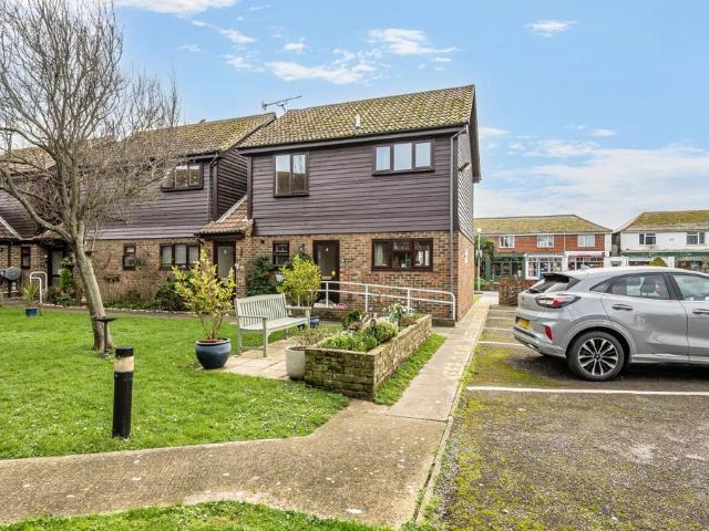 Flat for sale in Littlecote, West Sussex
