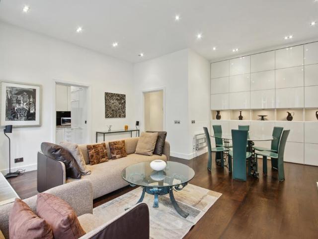 Flat for sale in Marylebone, Greater London