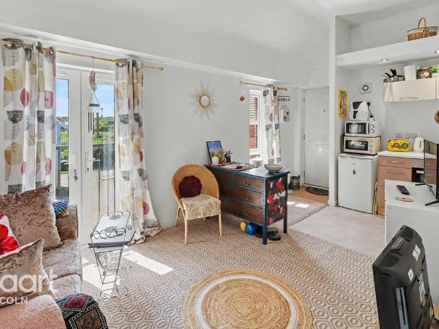Flat for sale in Glebe Park, Brayford