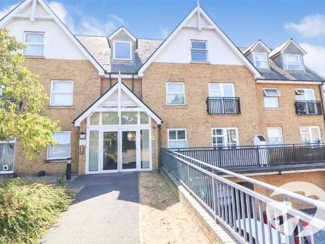 Flat for sale in Crayford, Greater London