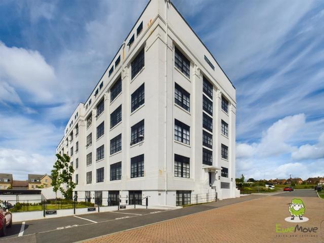 Flat for sale in Chapel Gate, Basingstoke and Deane