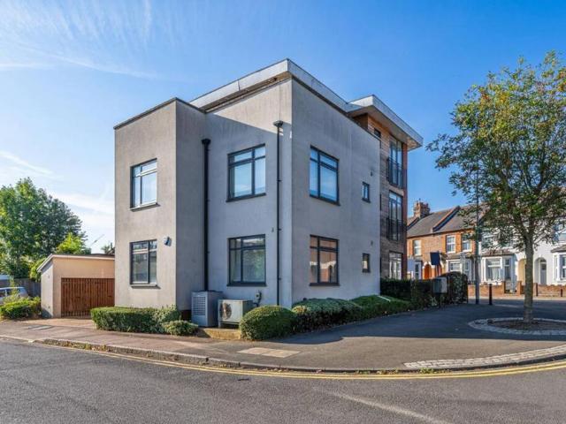 Flat for sale in North Watford