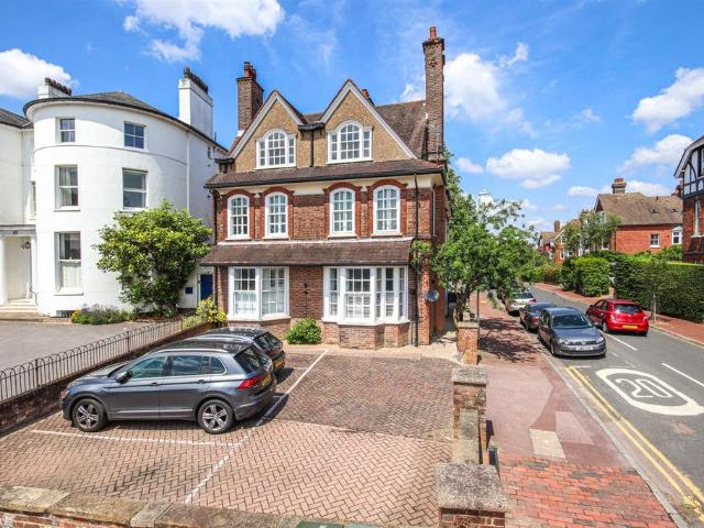 Flat for sale in St James, Sandown Park