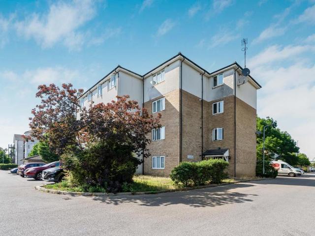 Flat for sale in Ponders End, Greater London