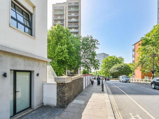 Flat for sale in Kensal Town, Maida Vale