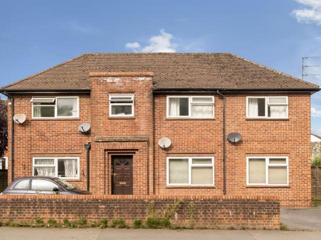 Flat for sale in High Wycombe, Castlefield Flat for sale in High Wycombe, Castlefield
