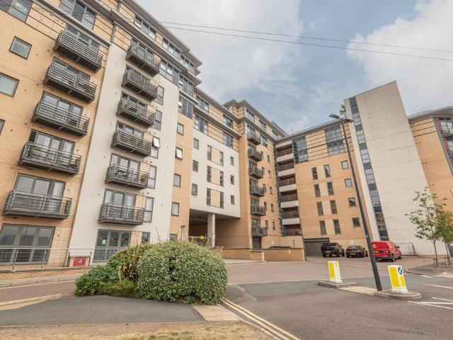 Flat for sale in West Yorkshire