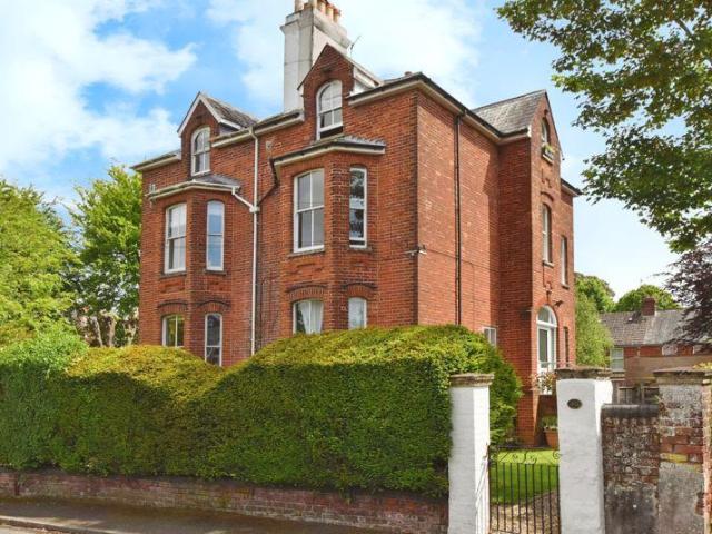 Flat for sale in Salisbury, Wiltshire
