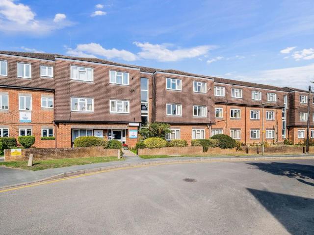 Flat for sale in Limpsfield, Tandridge