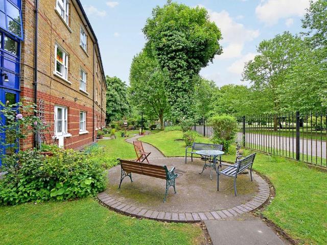 Flat for sale in Homerton, Greater London