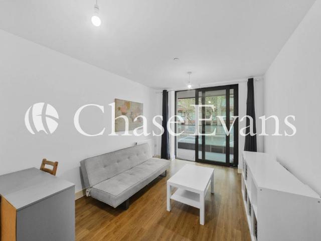 Flat for sale in Waterside Park, Silvertown