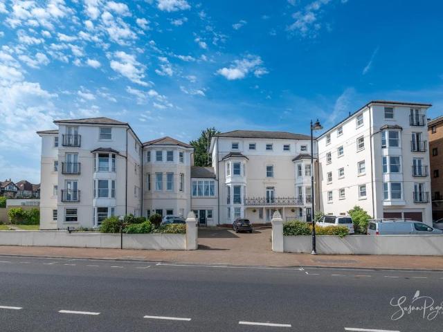 Flat for sale in Oakfield, Ryde