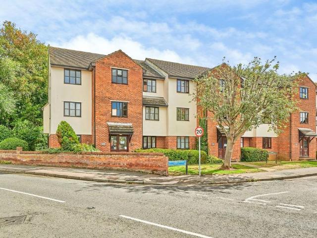 Flat for sale in Hockerill, East Hertfordshire