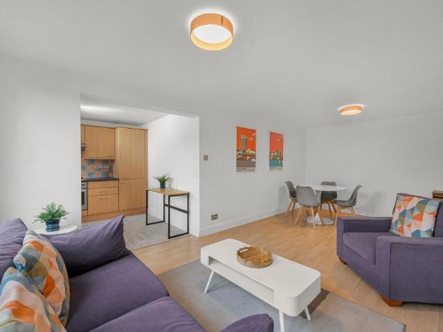 Flat for sale in Seven Dials, Greater London