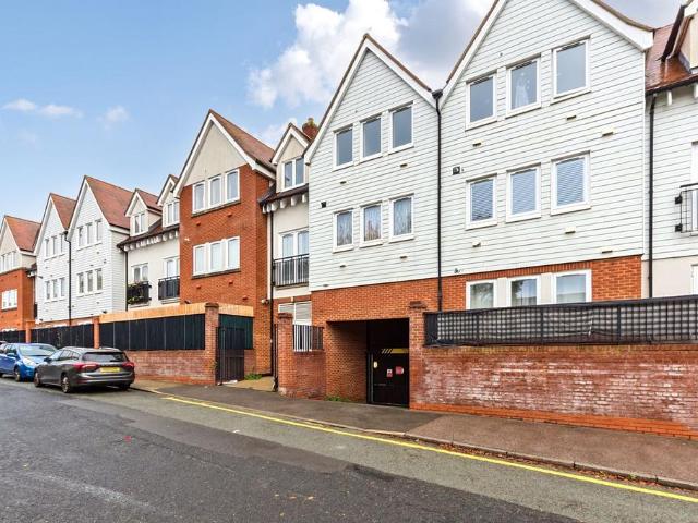 Flat for sale in Foots Cray Estate, Greater London