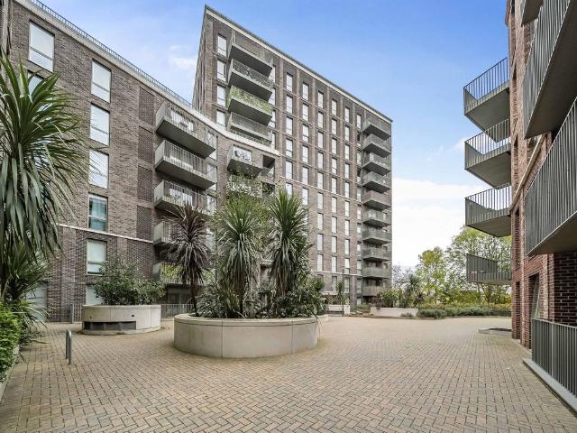 Flat for sale in Kenton, Greater London