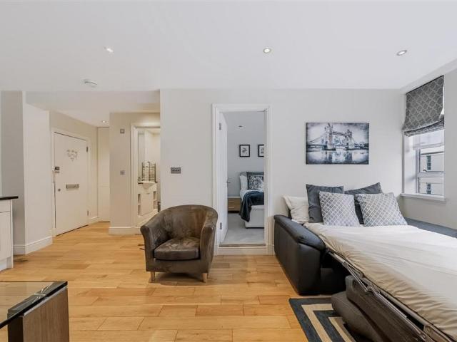Flat for sale in Chelsea, Greater London