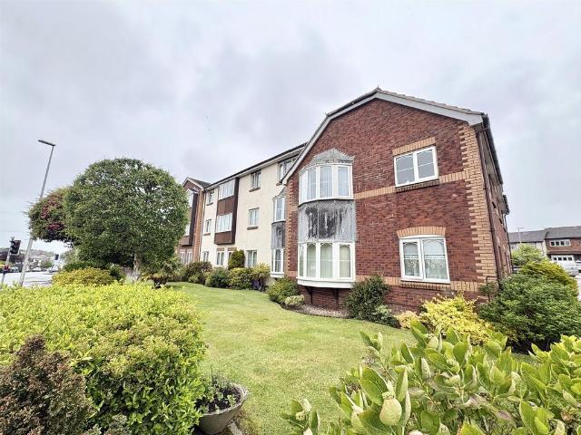 Flat for sale in Queenstown, Blackpool