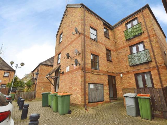 Flat for sale in Beckton, Greater London