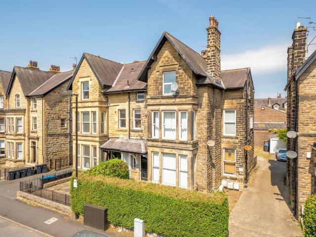 Flat for sale in High Harrogate, Harrogate